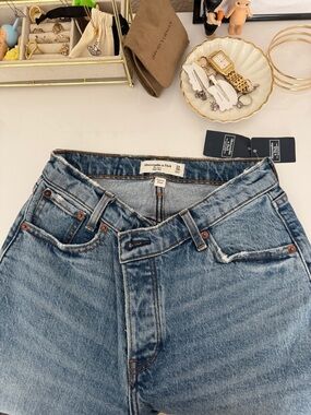 Abercrombie & Fitch Women's Medium Blue High-Rise Jeans